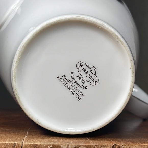 Fukagawa Arita Hand Painted Teapot - Picture 16 of 16